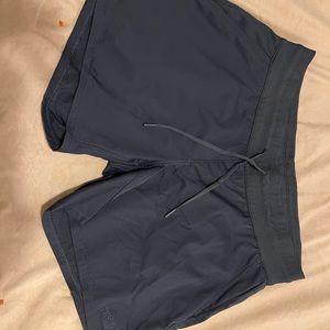 The North Face Women’s Size large Shorts very nice